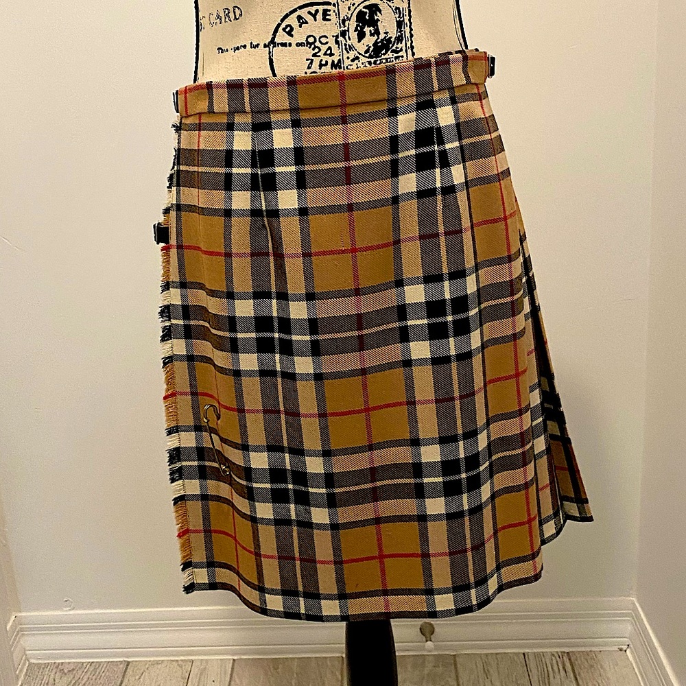 AUTHENTIC SCOTTISH KILT FROM EDINBURGH, SCOTLAND. SIZE 30 (approximately 6/8).
